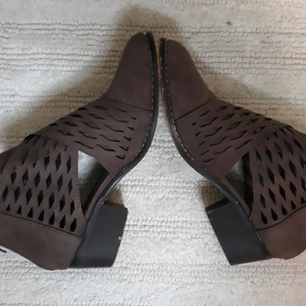 Brown ankle boots.